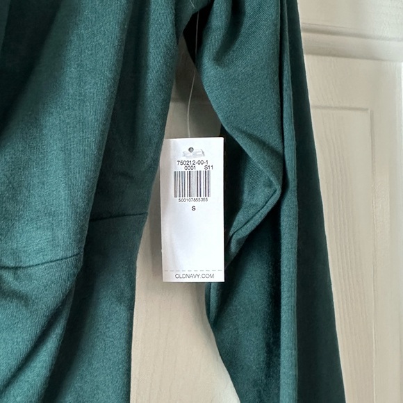 NWT: Long Sleeve Twisted Front V-Neck - Picture 4 of 7